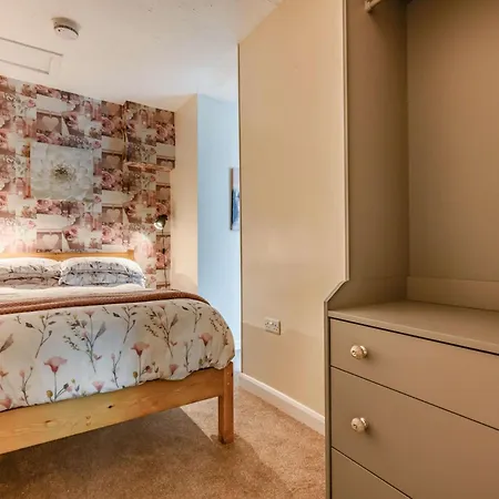 2 Bed In 49197 Hotel