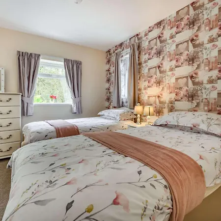 2 Bed In 49197 Hotel 4*
